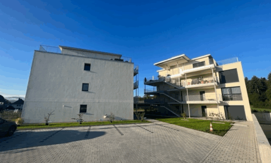 Foto Ziertalstrasse 33, Seon aussen Parkplätze